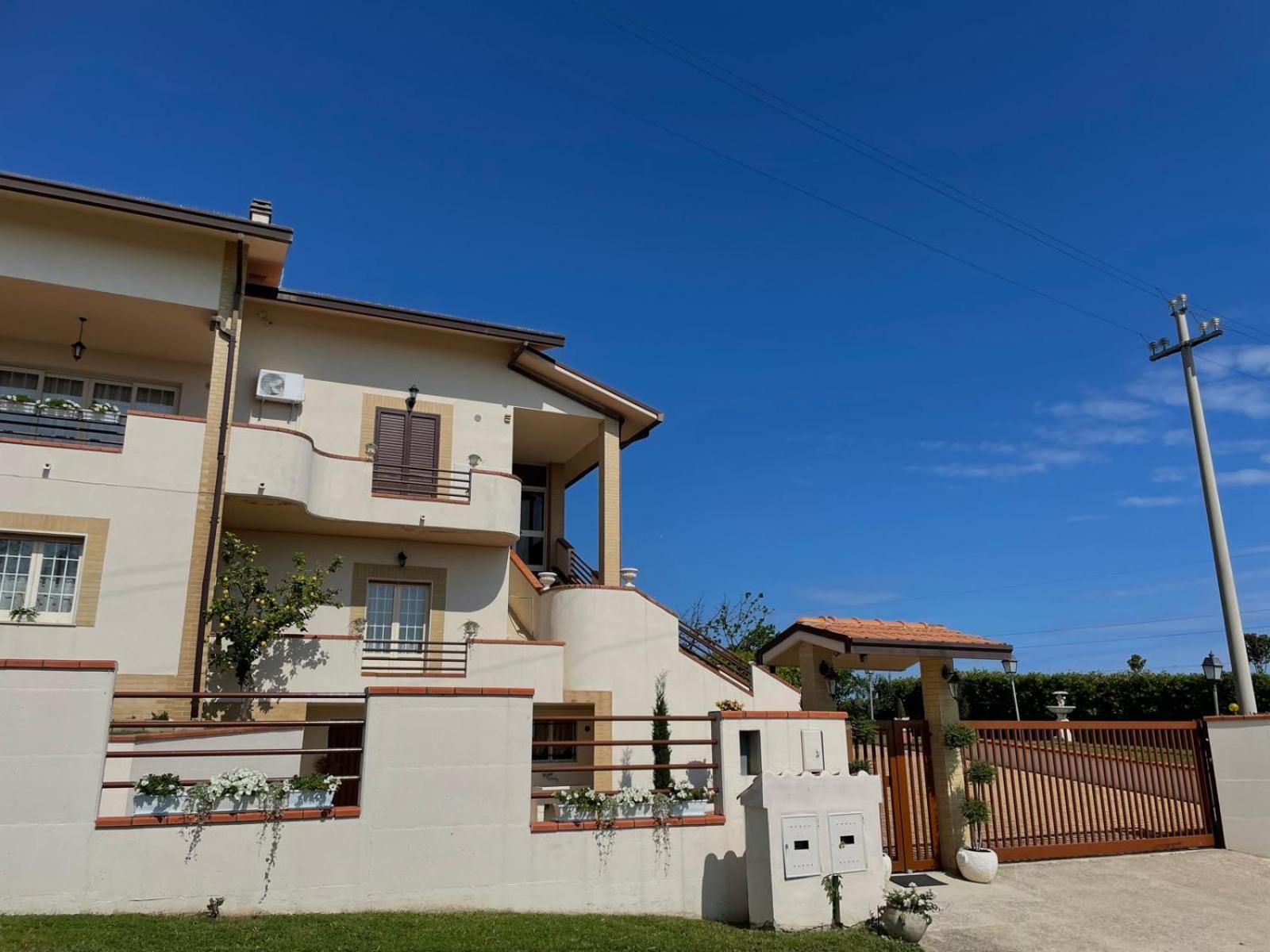 Appartamento In Villa Villalfonsina Luaran gambar