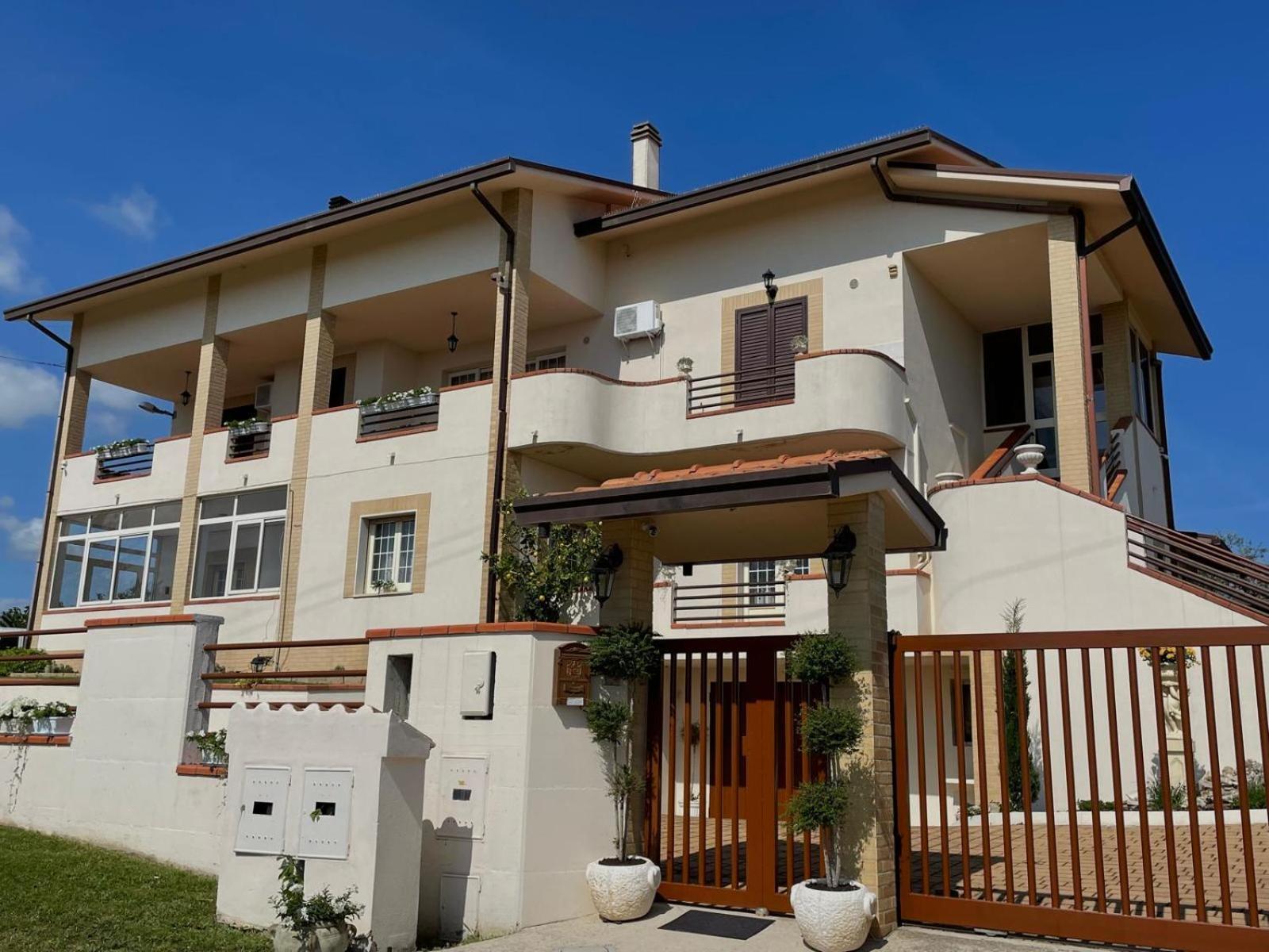 Appartamento In Villa Villalfonsina Luaran gambar